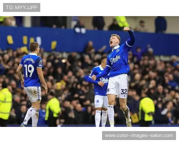 利兹联边路飞速突破持续提升：新赛季展现惊人速度与控球能力