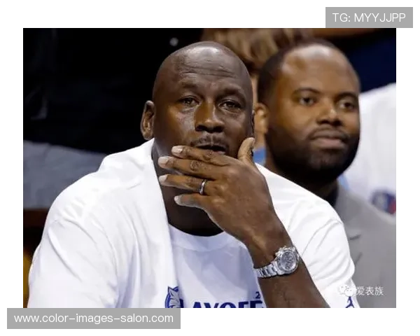 乔丹·汤普森昨晚买了啥表线索全乱套了，怎么看都不像打网球的啊