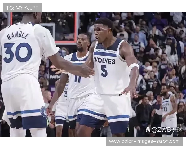 爱德华兹突破创造高效得分，助森林狼拉开后卫差距